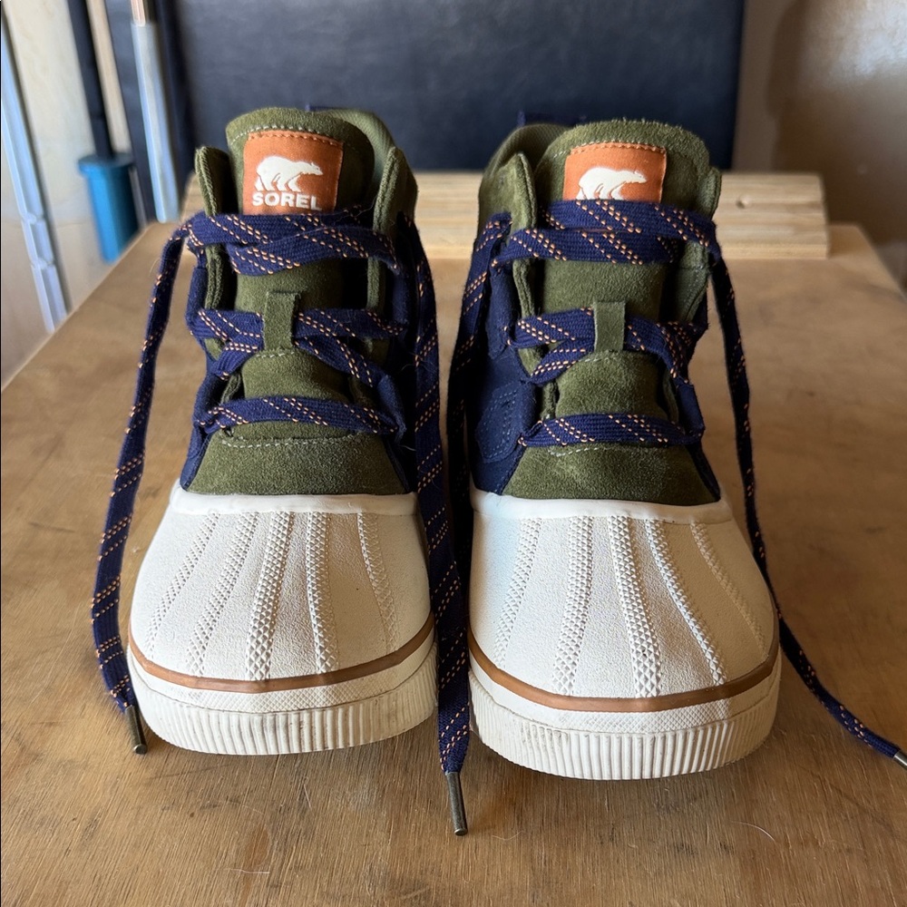 Sorel size 10.5 out n about boot
